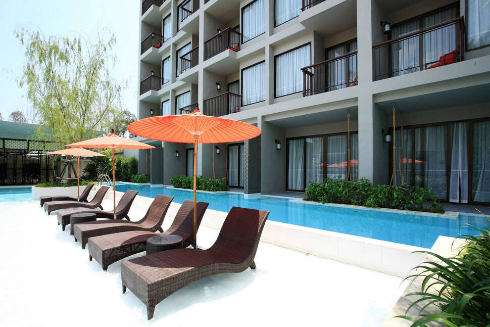 Een foto van het zwembad bij Proud Phuket Hotel