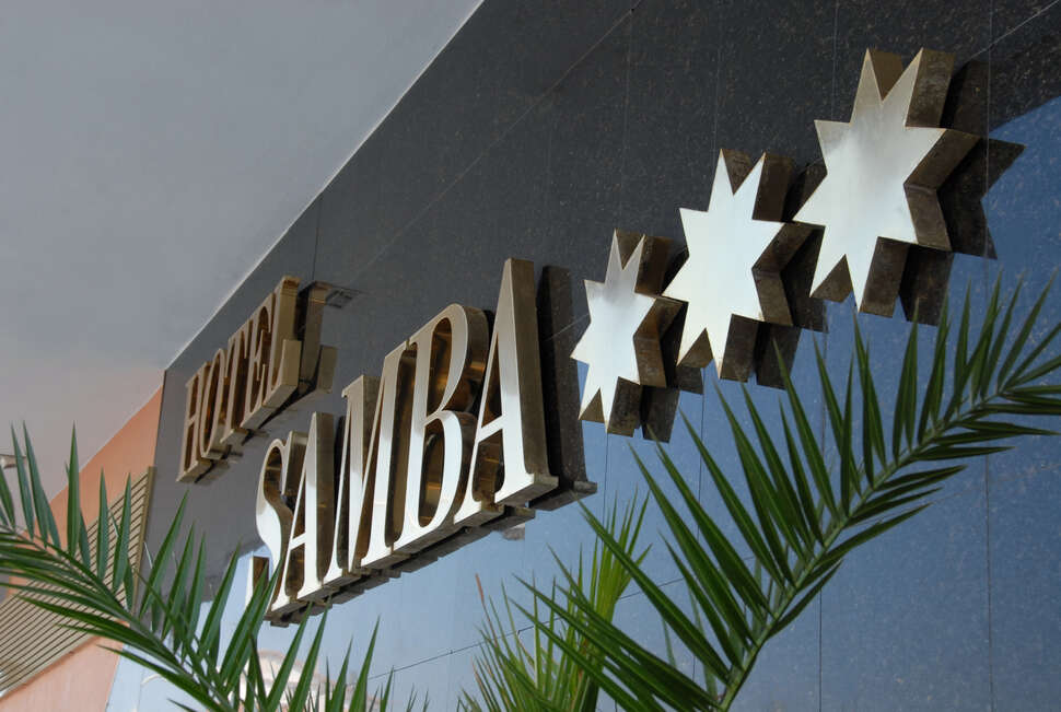 Een foto van de buitenkant van Hotel Samba