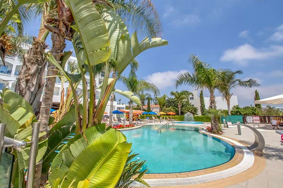 Een foto van het zwembad bij Anesis Hotel