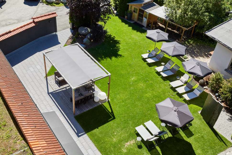 Een foto van het terras bij Hotel Der Grüne Baum