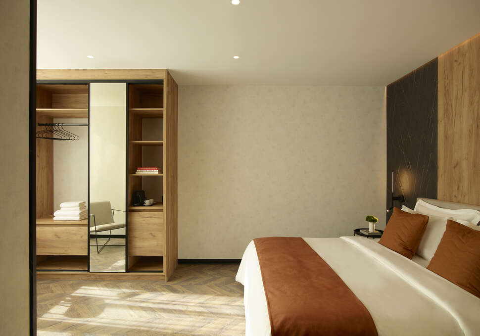 Een foto van The Port Square Hotel