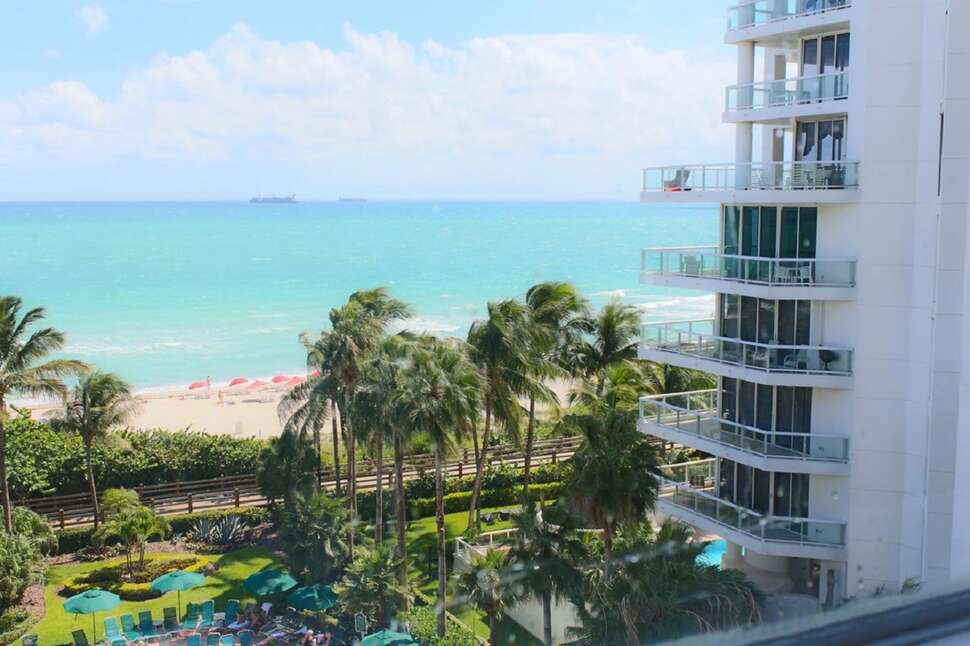 Een foto van het terras bij Lexington Hotel Miami Beach