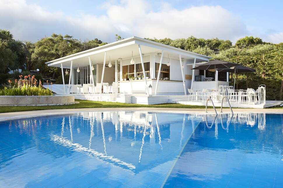 Een foto van het zwembad bij Mr & Mrs White Corfu