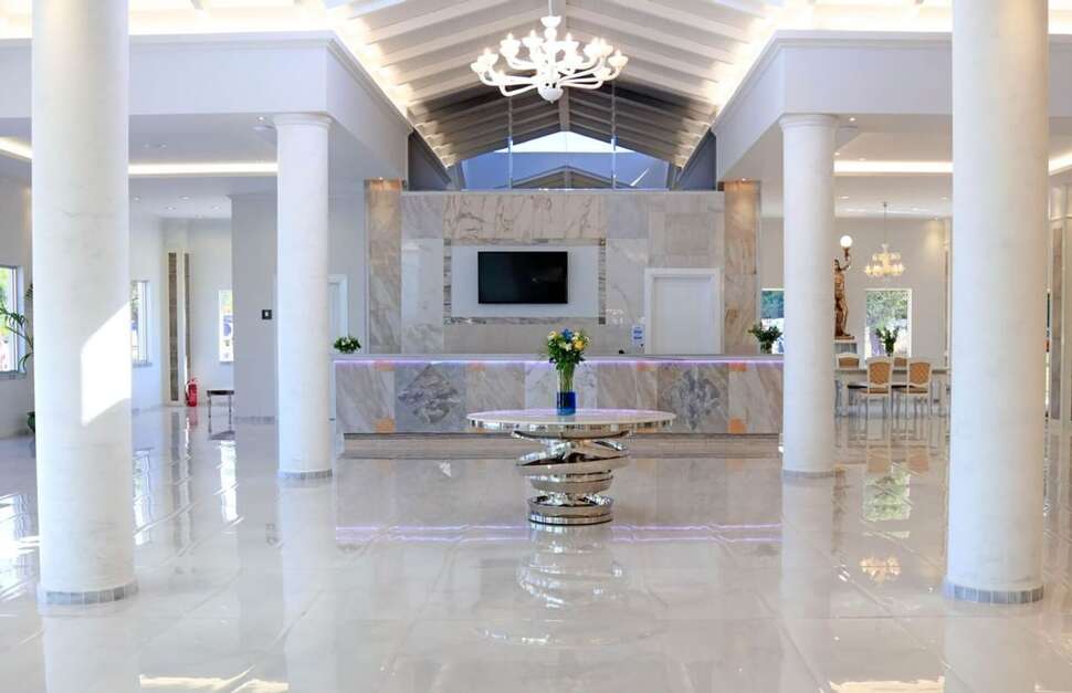 Een foto van het interieur van Sandy Beach & Villas