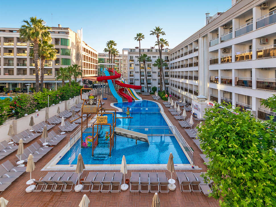 Ein Foto vom Pool im Prime Beach Hotel
