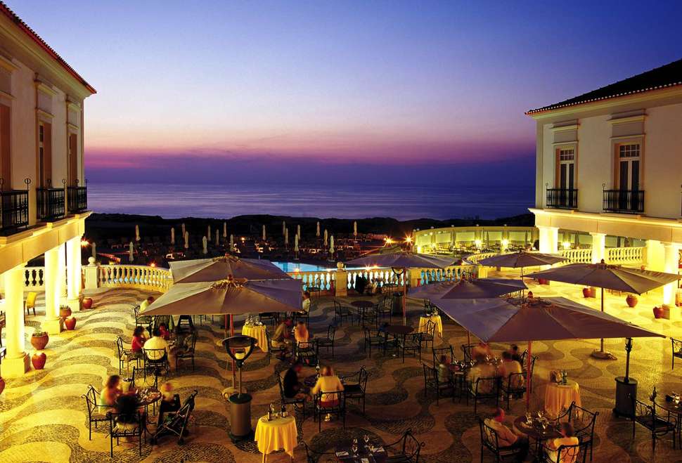 Een foto van het terras bij Praia D'El Rey Marriott Golf & Beach Resort