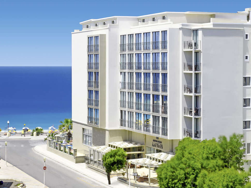 Een foto van de buitenkant van Mitsis La Vita Beach Hotel