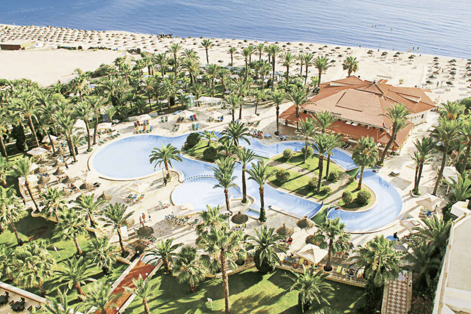 Een foto van het zwembad bij Riadh Palms