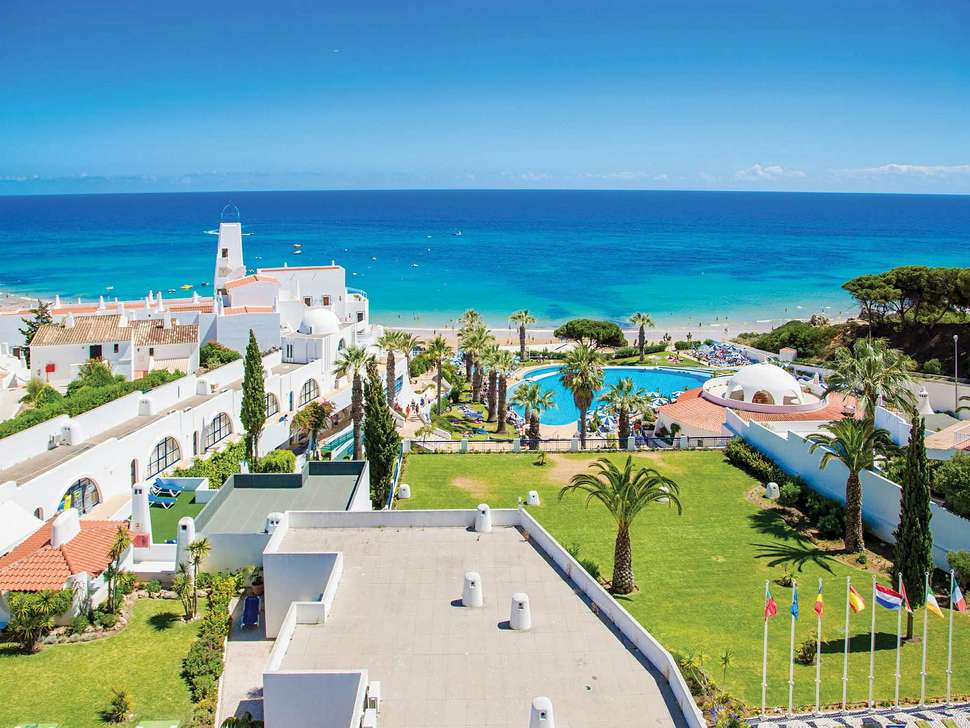 Een foto van het zwembad bij Grand Muthu Oura View Beach Club
