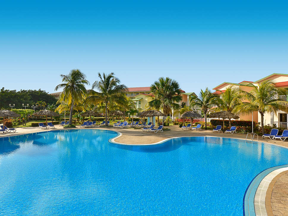 Ein Foto vom Pool im Iberostar Tainos