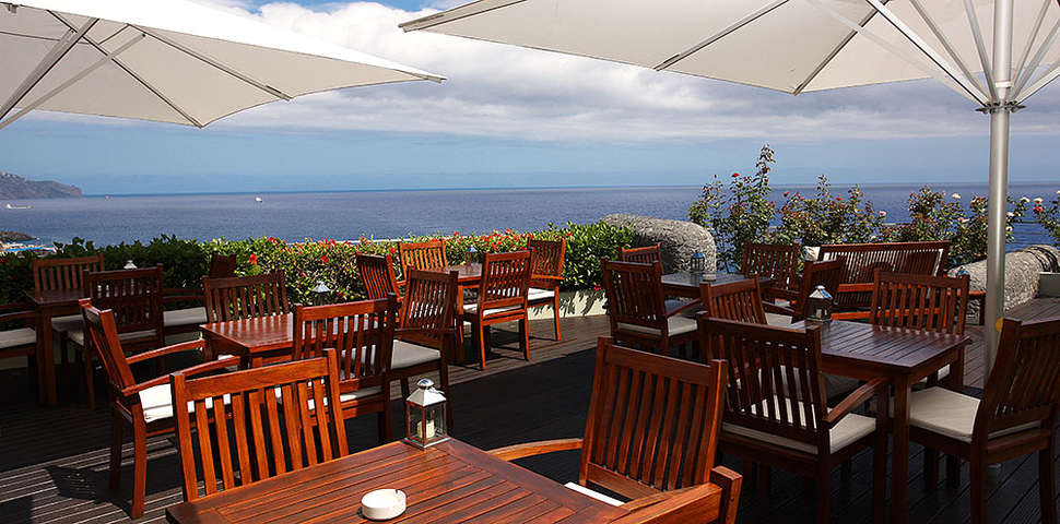 Een foto van het terras bij Madeira Regency Cliff Hotel