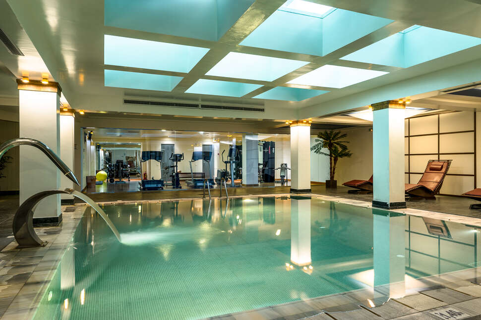 Een foto van het zwembad bij Apostolata Island Resort & Spa