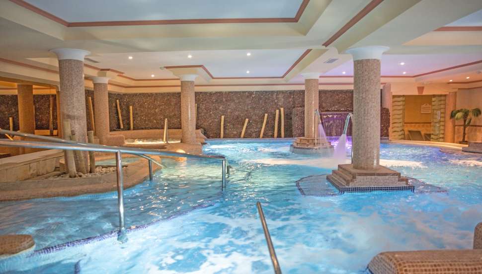 Een foto van het zwembad bij Bull Vital Suites & Spa