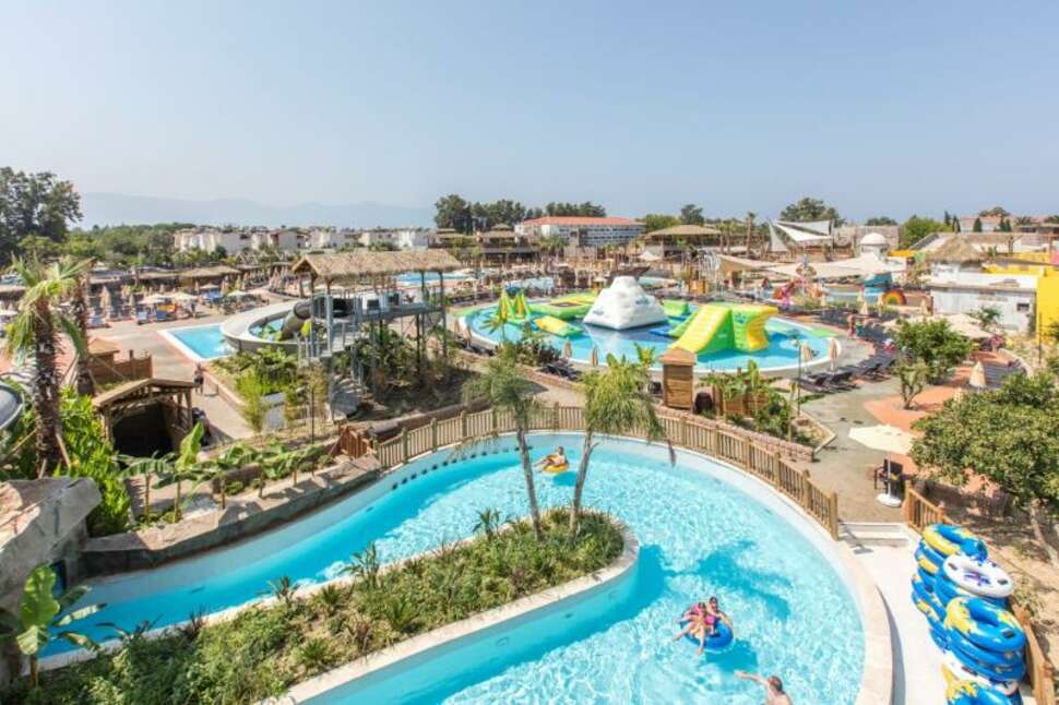 Een foto van het zwembad bij Atlantique Holiday Club