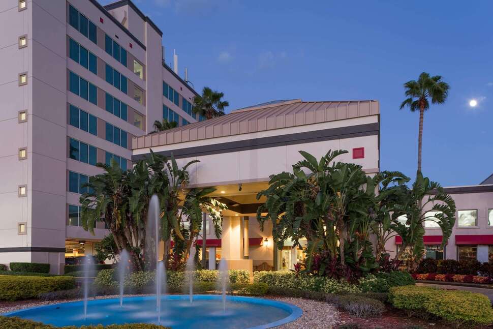Ein Foto Ramada by Wyndham Kissimmee Gateway