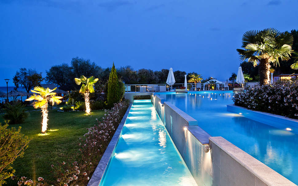 Een foto van het zwembad bij Hotel Poseidon Palace