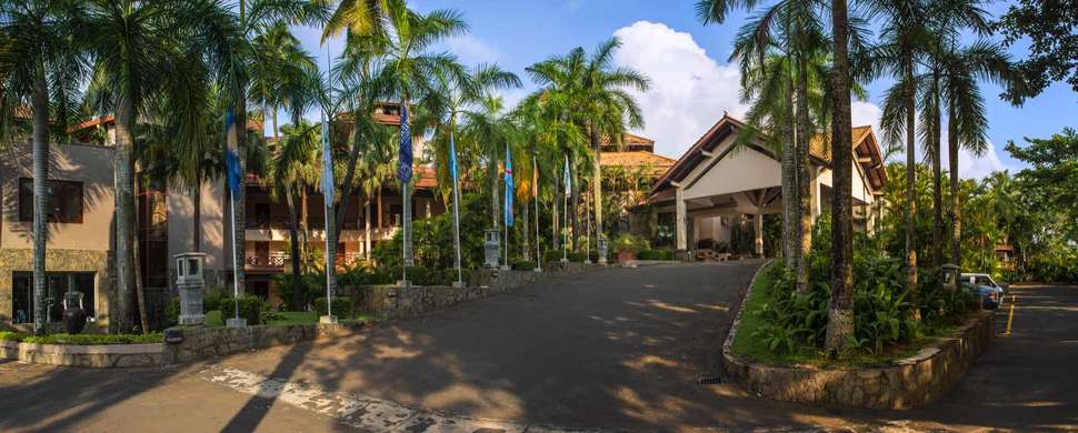 Een foto van de buitenkant van Royal Palms Beach Resort