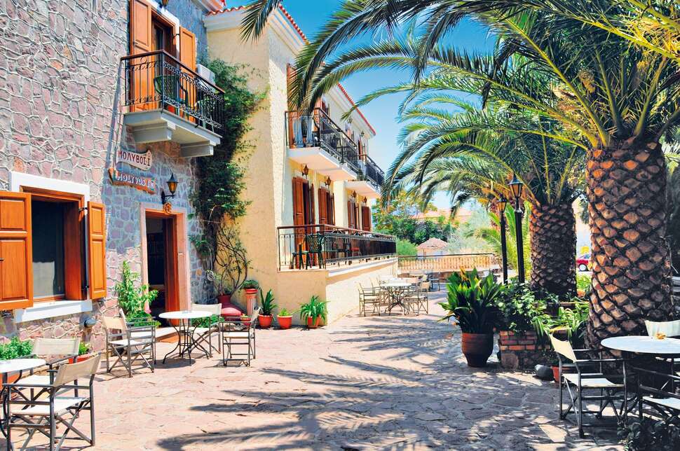 Een foto van de buitenkant van Molyvos I Hotel