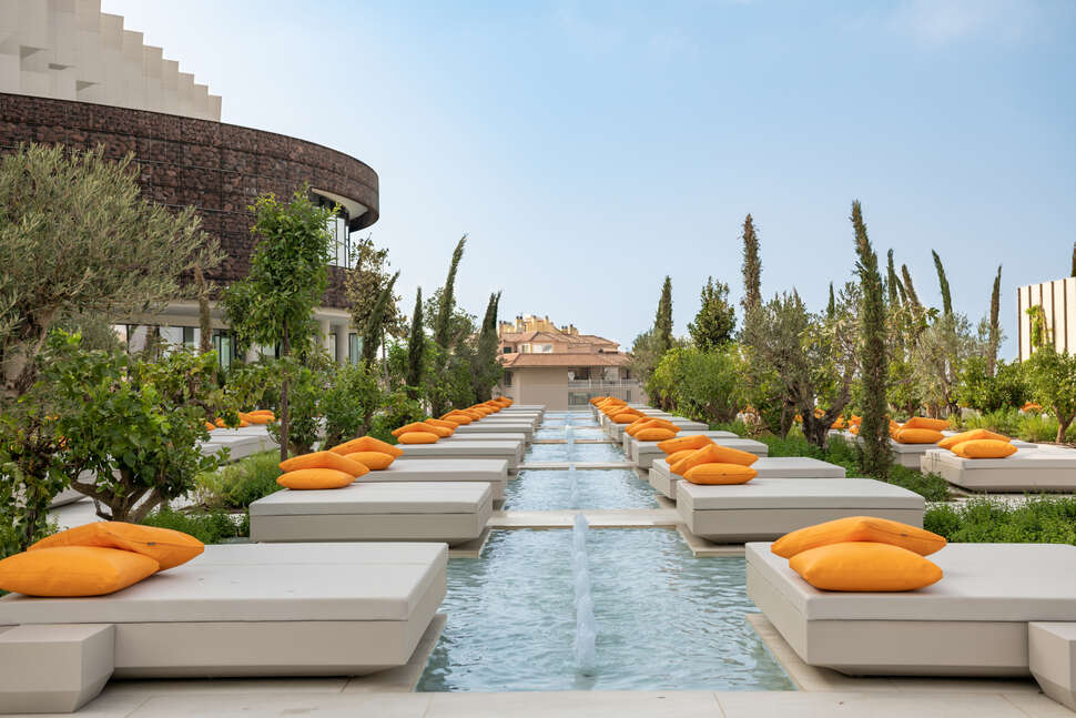 Een foto van het terras bij Higueron Hotel Malaga