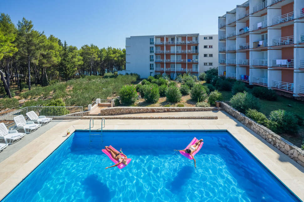 Een foto van het zwembad bij Hotel Hvar