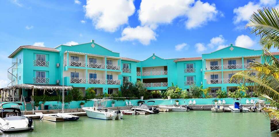 Een foto van de buitenkant van Ocean Breeze Boutique Hotel