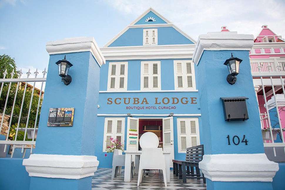 Een foto van de buitenkant van Scuba Lodge Boutique Hotel & Ocean Suites