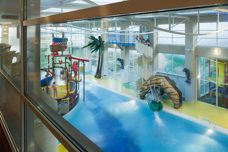 Ein Foto vom Pool im Explorers Hotel