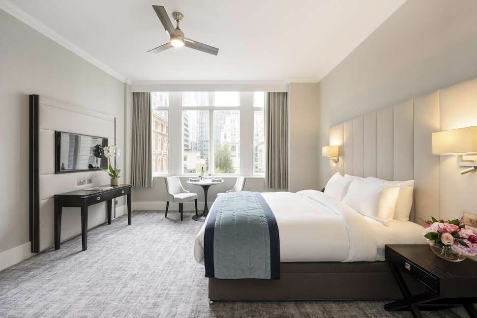 Ein Foto Tower Residences by Blue Orchid