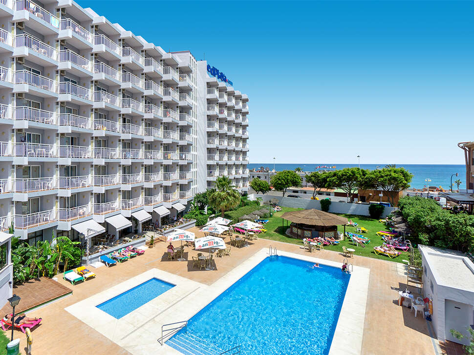 Een foto van het zwembad bij Hotel Alba Beach
