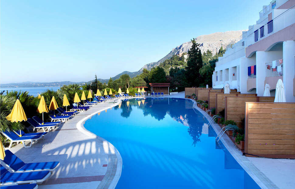 Een foto van het zwembad bij Sunshine Corfu Hotel & Spa