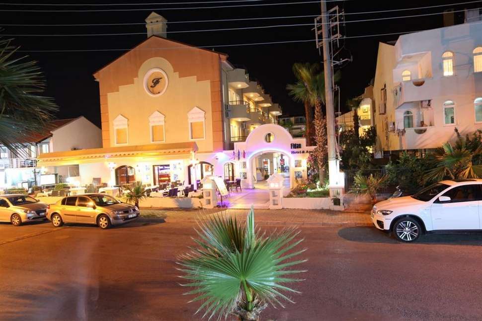 Een foto van de buitenkant van Fidan Hotel