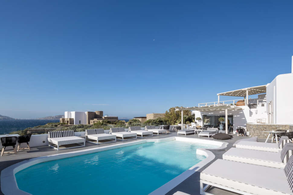 Een foto van een overzicht van Mykonos Princess Hotel