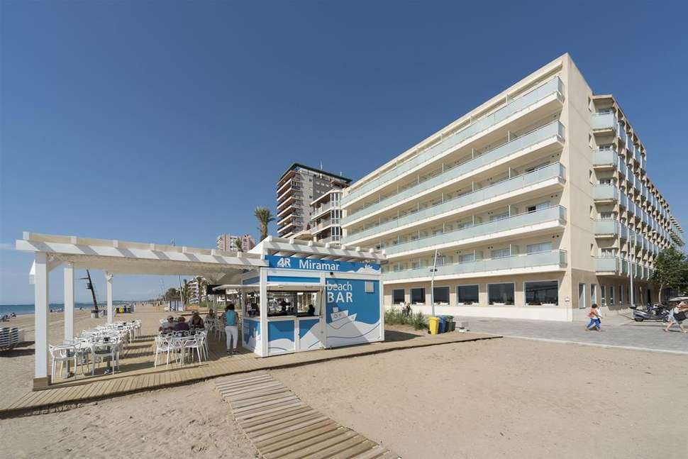 Een foto van de buitenkant van 4R Miramar Calafell