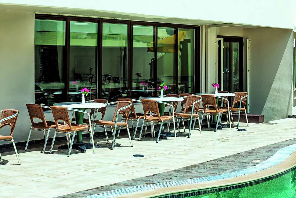 Ein Foto von der Terrasse im Elinotel Polis