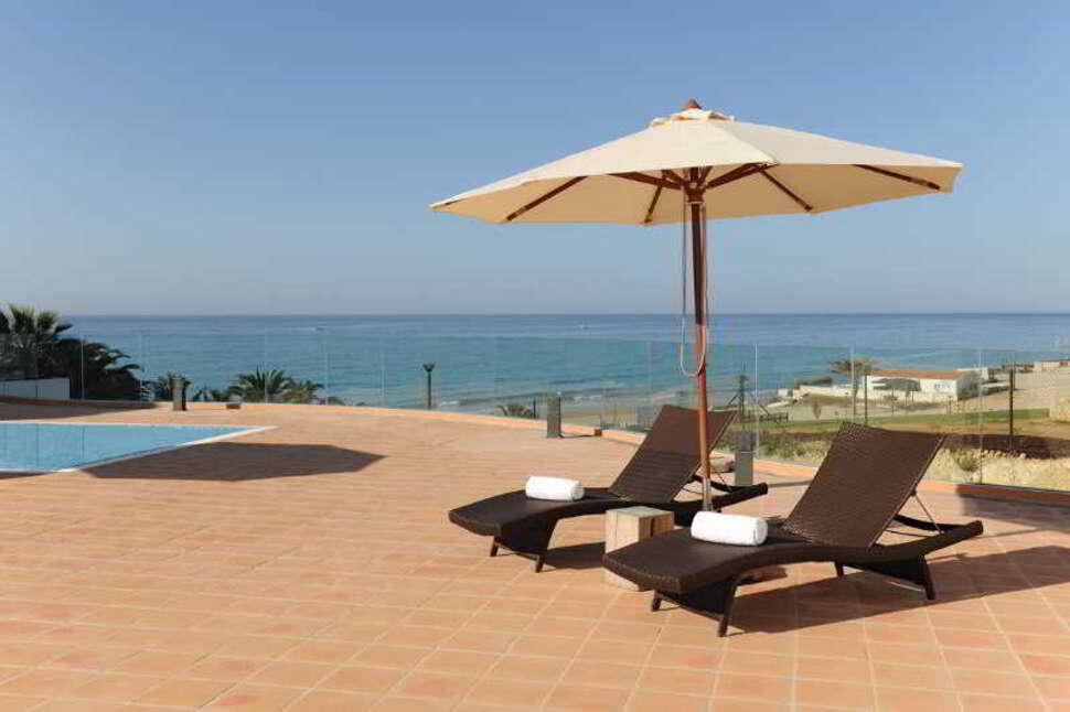 Een foto van het terras bij Belmar Spa & Beach Resort