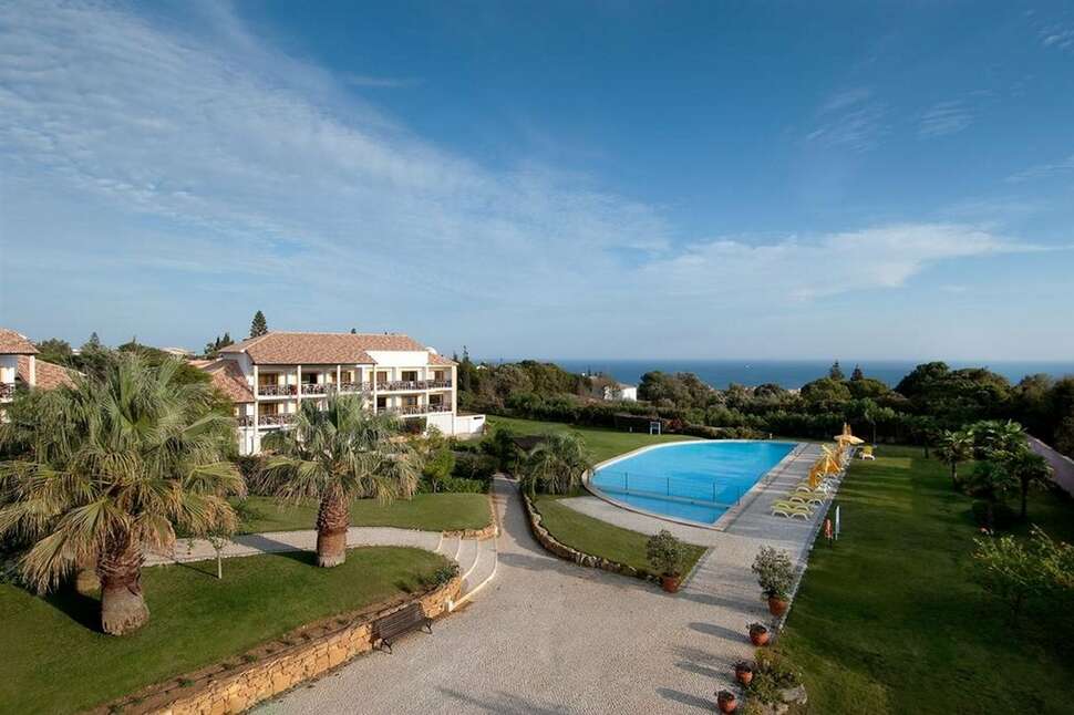 Ein Foto vom Pool im Luzmar Villas