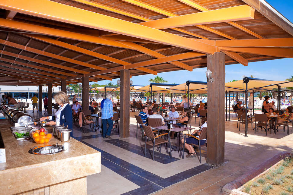 Een foto van het terras bij Venosa Beach Resort & Spa