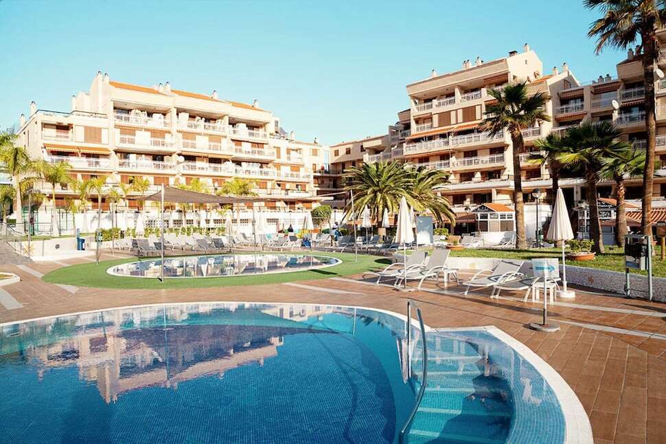 Een foto van het zwembad bij Hotel Coral Compostela Beach