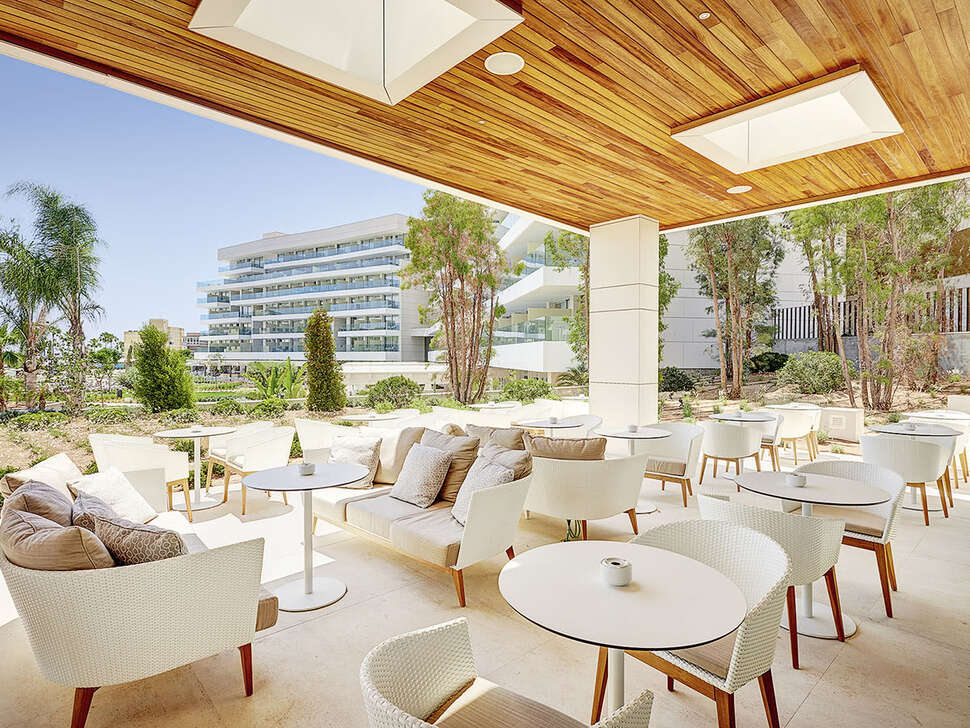 Een foto van het terras bij Hipotels Playa De Palma Palace Hotel & Spa