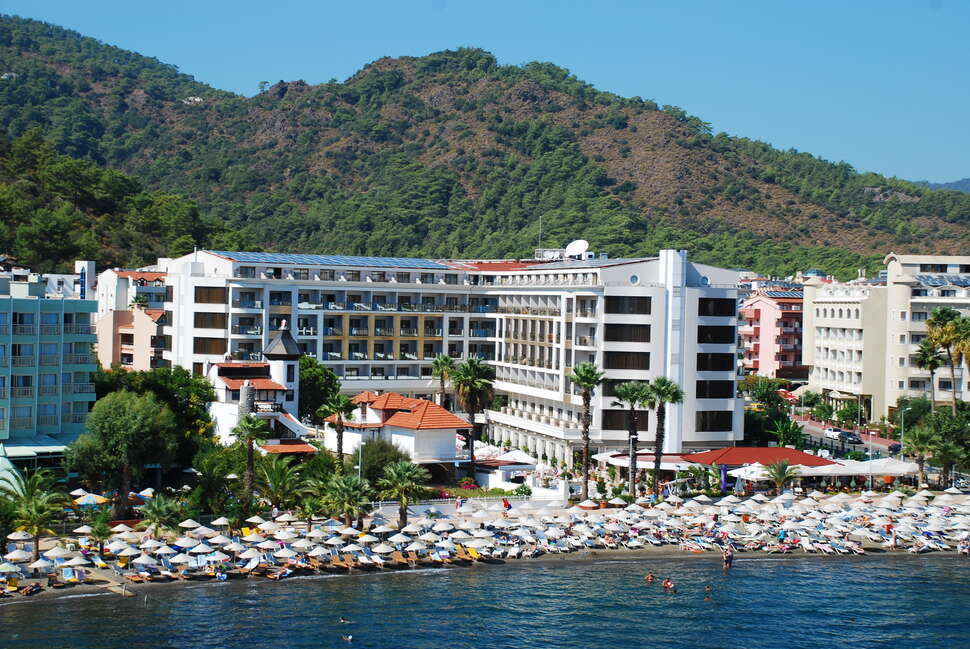 Ein Foto von der Außenansicht des Hotel Golden Rock Beach