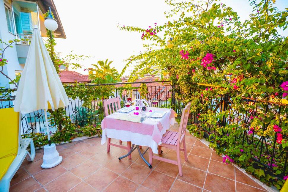 Een foto van het terras bij Villa Sonata