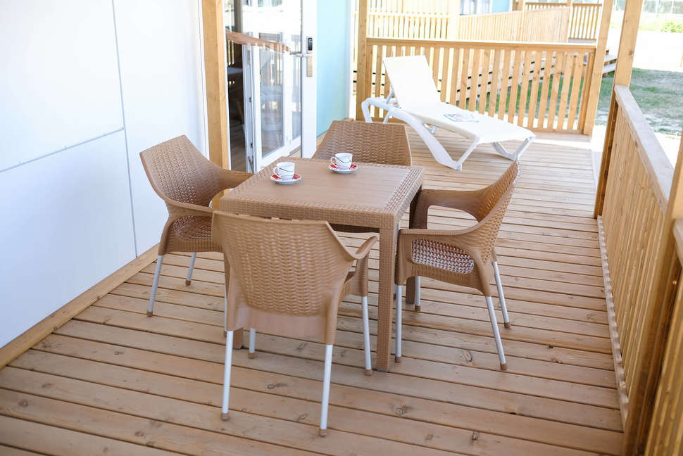 Een foto van het terras bij Camping Terme Catez