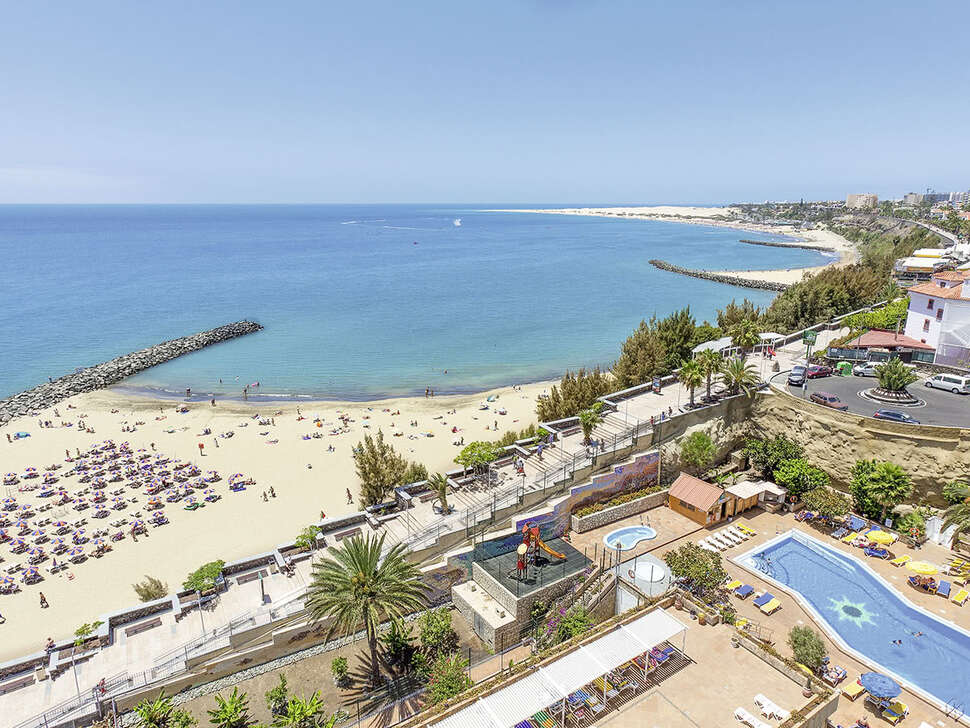 Een foto van de buitenkant van Aparthotel Europalace
