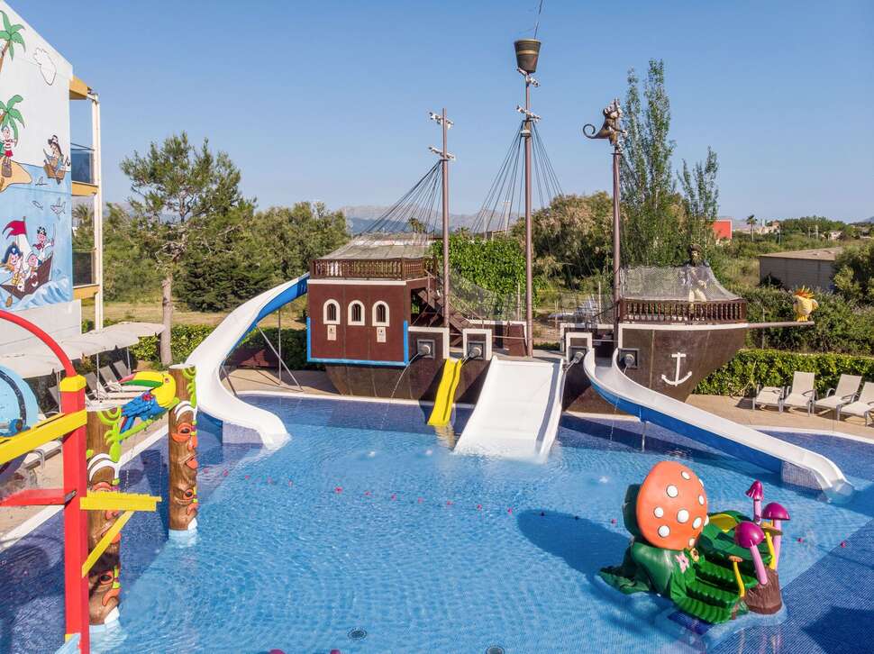 Ein Foto vom Pool im Hotel Zafiro Tropic