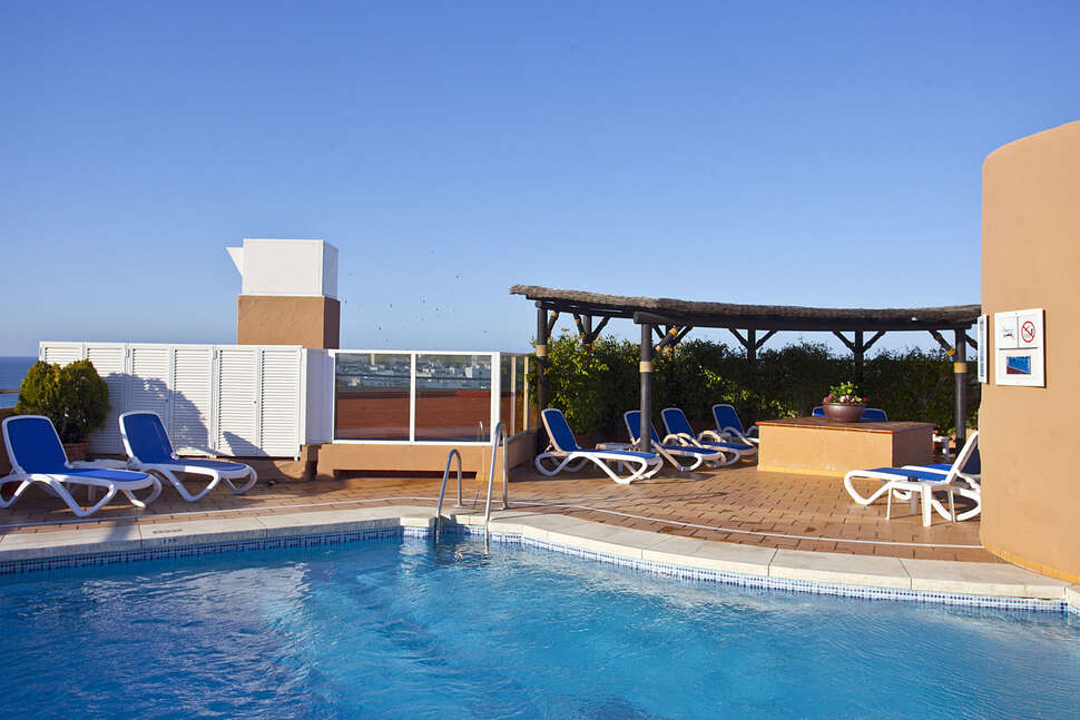 Een foto van het zwembad bij Hotel Princesa Playa Marbella
