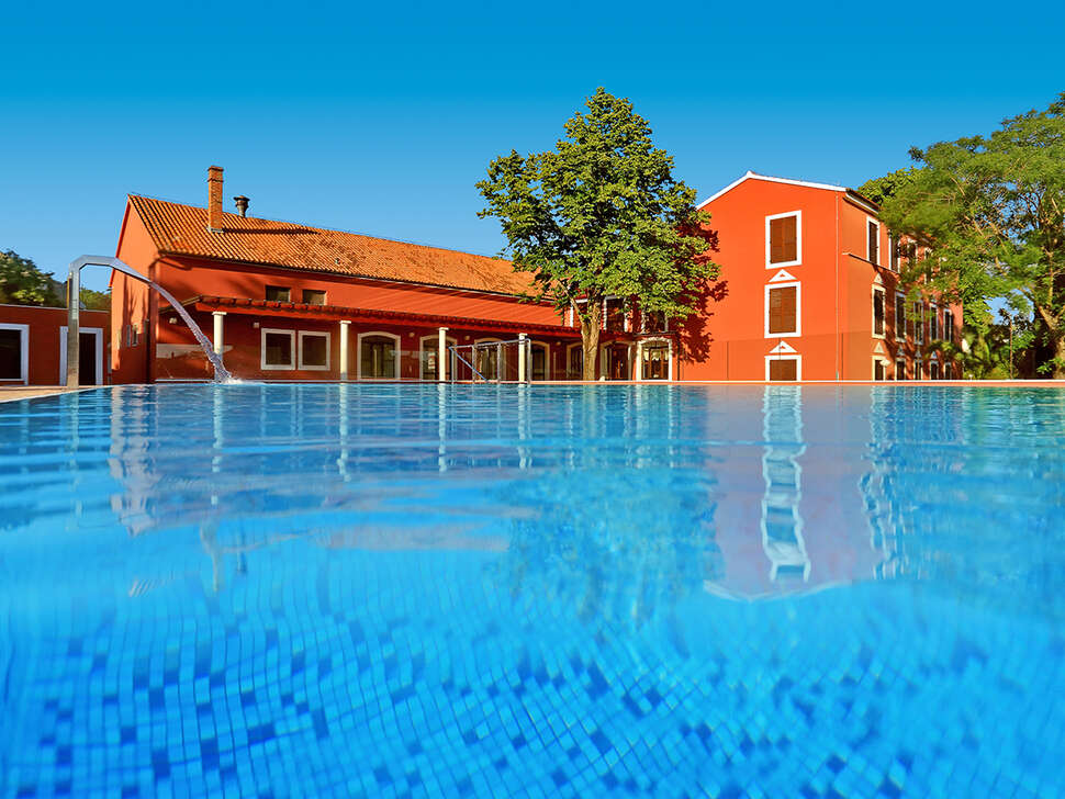 Een foto van het zwembad bij Villa Donat