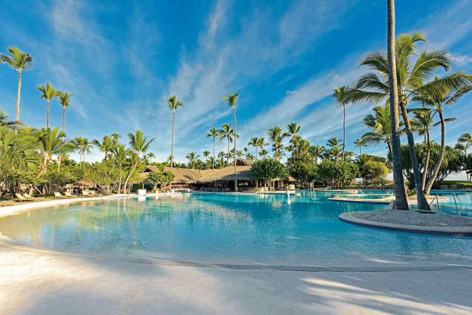 Een foto van het zwembad bij Iberostar Selection Bavaro