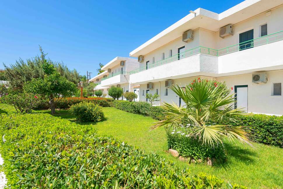 Een foto van de buitenkant van Sun Beach Lindos Hotel