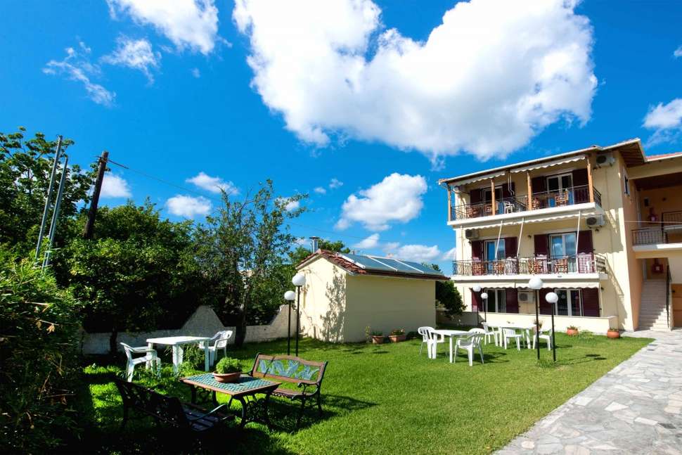 Een foto van het terras bij Christina Studios