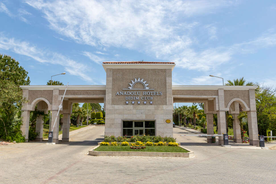 Een foto van de buitenkant van Anadolu Hotels Didim Club